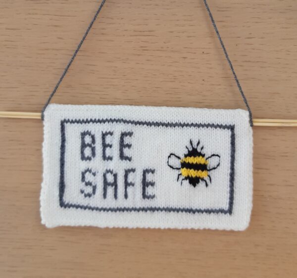 BEE SAFE plaque: Downloadable knitting pattern